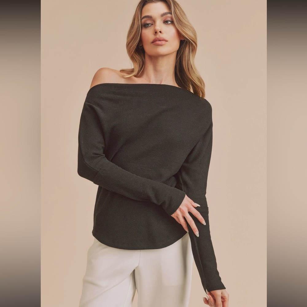 AEMI + CO OFF SHOULDER KNIT TOP 💖NEW IN STORES💖